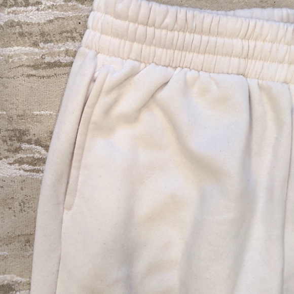BRAND NEW: Classic Joggers Fit - White - Picture 2 of 4